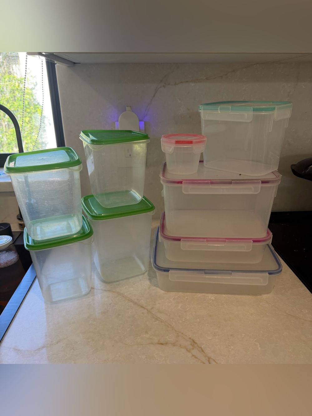 Plastic Food Storage Container Set with Colorful Lids